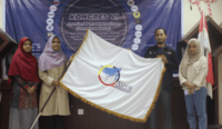 Penyerahan bendera Aspem Sumbar oleh Ketum Rona Fitriati Hasanah.